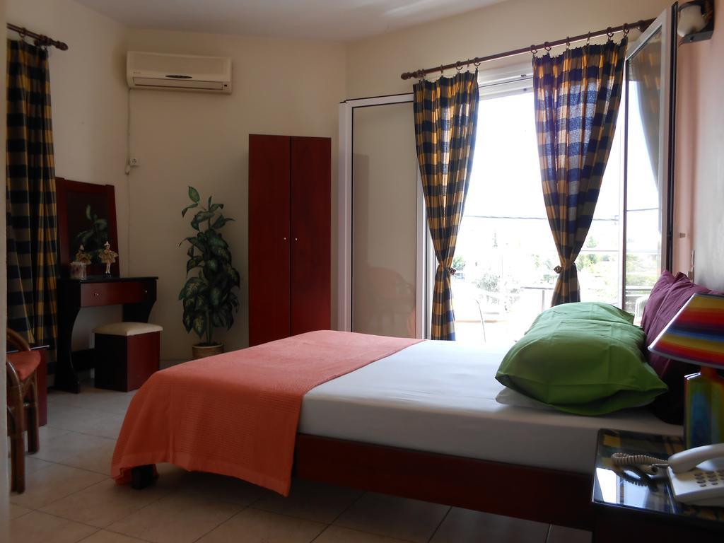 Hotel Neon Astron Kamena Vourla Quarto foto